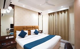 Hotel Leo Saffron - Pitampura